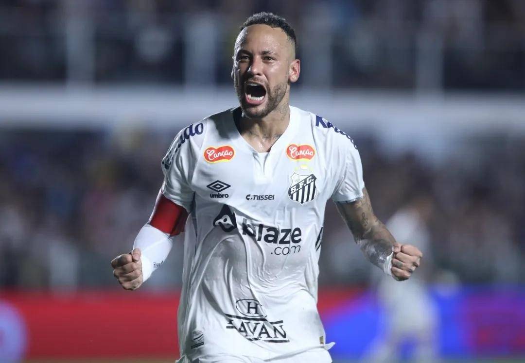 关晓彤嘴巴里传出娇媚的哼唧声 -九游体育