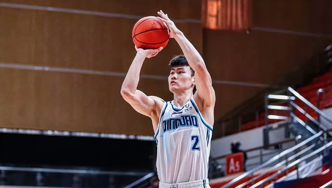  赛前体能课后，深圳男篮复出首秀备战意大利杯，引发热议，资深球员宣示担当-九游体育