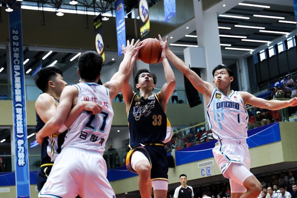  赛前体能课后，深圳男篮复出首秀备战意大利杯，引发热议，资深球员宣示担当-九游体育