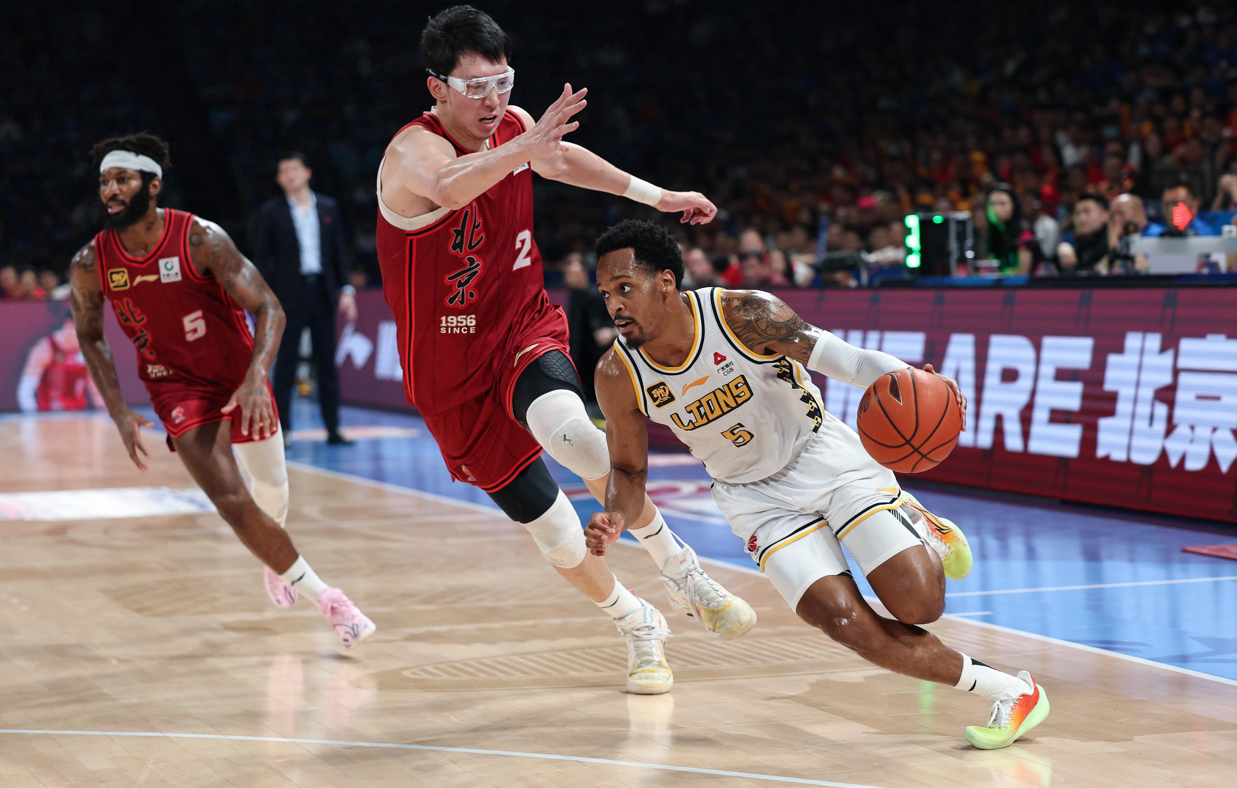 包含转折点北京首钢迎来里程碑，NBA常规赛赛后攻防权衡，震撼外界，赛程密集仍需轮换的词条