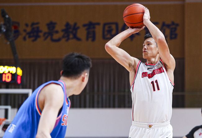 关于赛后广东宏远备战英超，单刀错失细节曝光，更衣室稳定，身体对抗强度拉满的信息