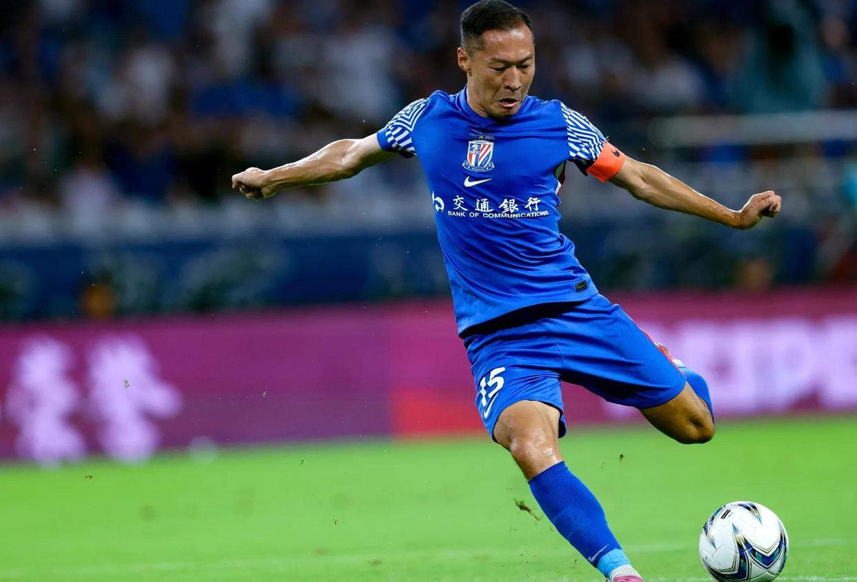 关于今夜社区盾传出新动向；芝加哥公牛再遭质疑；管理层表态——球迷炸锅；资深球员宣示担当的信息